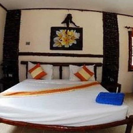 Alongkot Beach Resort Khanom Bagian luar foto